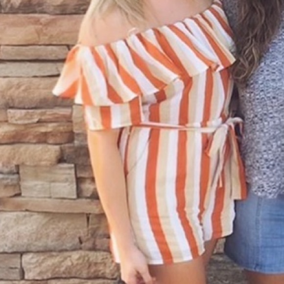 Perfect for Fall off the shoulder romper - Picture 1 of 3